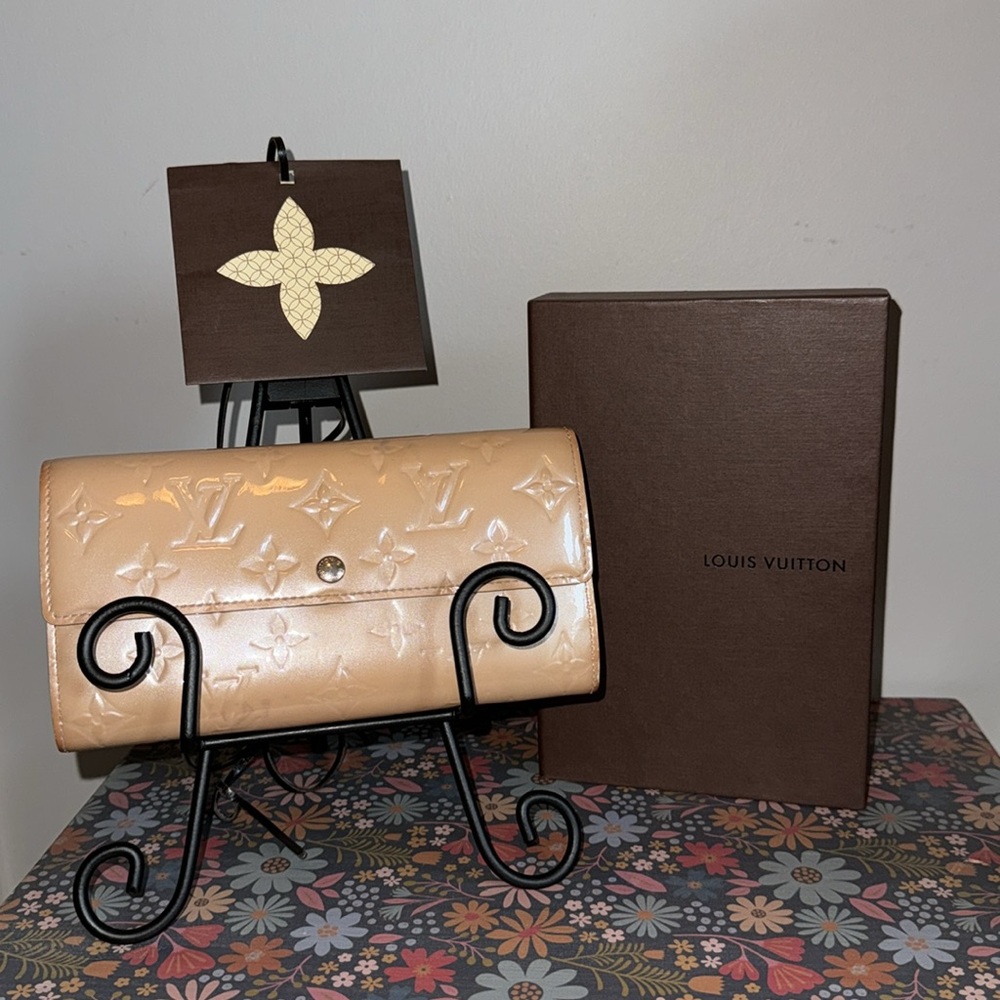 Louis Vuitton vernis long snappy Sarah wallet patent leather